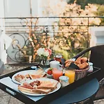 Carlton Boutique 4*