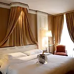 Carlton Boutique Hotel