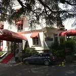 Carlton Boutique Hotel