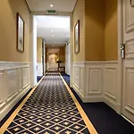 Carlton Boutique 4*