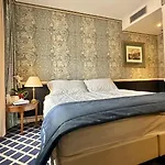 Carlton Boutique 4*