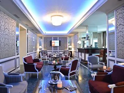 Carlton Boutique Hotel