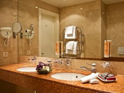 Carlton Boutique Hotel 4*