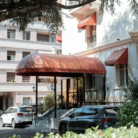 Carlton Boutique 4*