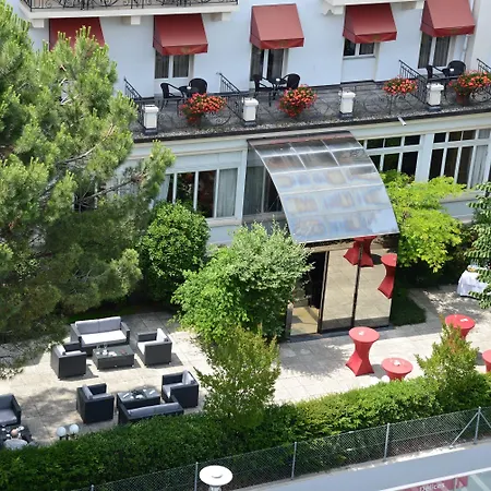 カールトン ブティック 4*