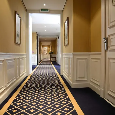 カールトン ブティック 4*