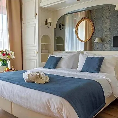 מלון Carlton Boutique 4*
