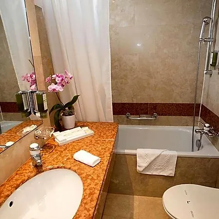 Carlton Boutique מלון 4*