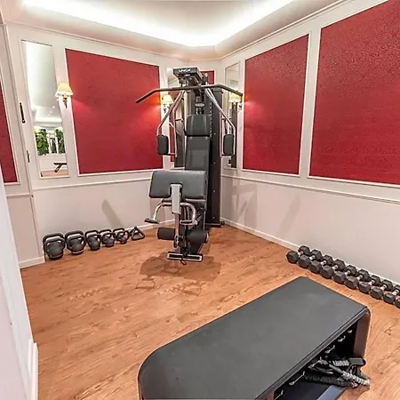 Carlton Boutique 4*