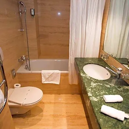 Carlton Boutique 4*