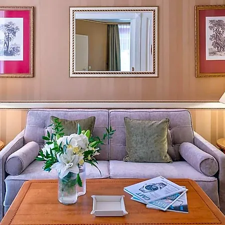 מלון Carlton Boutique 4*