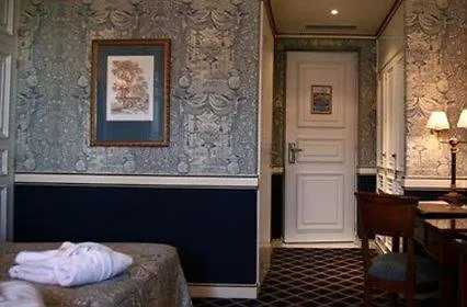 Carlton Boutique 4*