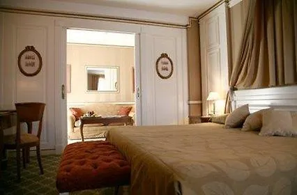 Carlton Boutique Hotell