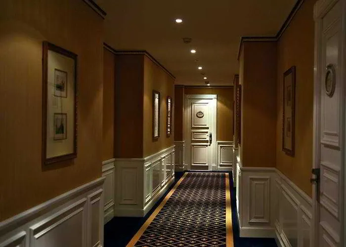 Carlton Boutique Hotell