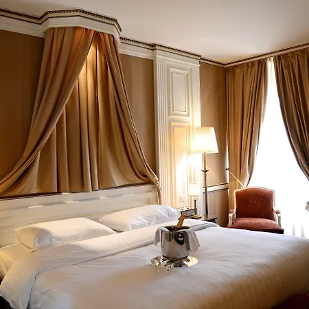 Carlton Boutique Hotel